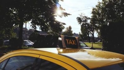 Как заказать такси с помощью мобильного приложения