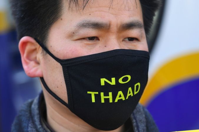 Житель Южной Кореи протестует против размещения американской ПРО THAAD в Южной Корее. Фото: JUNG YEON-JE/AFP/Getty Images | Epoch Times Россия