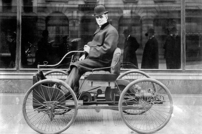 Генри Форд в своем первом автомобиле, 1896 год. Фото: commons.wikimedia.org/public domain | Epoch Times Россия