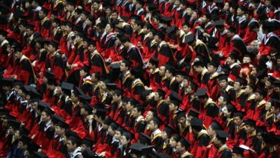 Студенты должны быть преданы коммунизму, если хотят успешно окончить престижные университеты в Китае