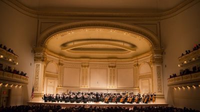 Симфонический оркестр Shen Yun выступил в Карнеги-холл в рамках турне 2014