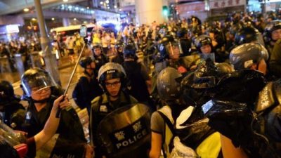 Гонконгская полиция ужесточила подавление протестов. В ход пошли водомёты и бронемашины