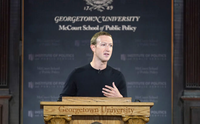 Генеральный директор «Фейсбук» Марк Цукерберг говорит о свободе выражения мнений.  Джорджтаунский университет в Вашингтоне, 17 октября 2019 года. Фото: Riccardo Savi/Getty Images for Facebook | Epoch Times Россия