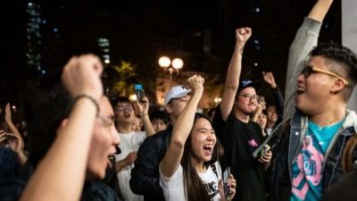 Протестующие Гонконга отпразднуют сокрушительную победу демократических партий на выборах и продолжат протесты
