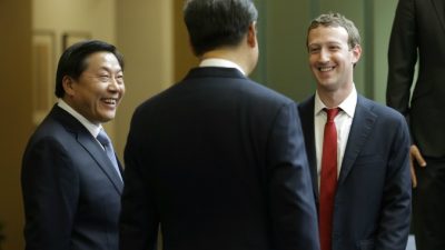 Чтобы попасть на китайский рынок, Марк Цукерберг даже надел костюм