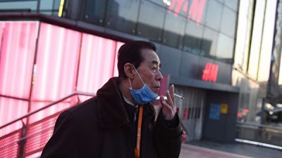 Эксперты считают, что курильщики сильнее рискуют заразиться новым коронавирусом