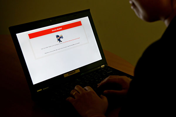Экран ноутбука с сообщением об отказе в доступе на сайт, Пекин,4 января 2013 года.  STF/AFP/Getty Images | Epoch Times Россия