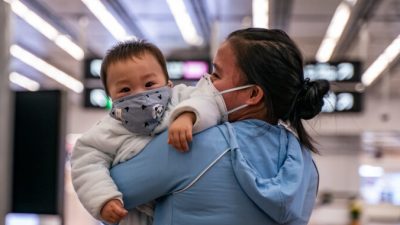 Матери могут передать уханьский коронавирус ещё не родившимся детям, говорят китайские врачи