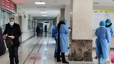 Работники китайских больниц вынуждены подделывать данные об эпидемии COVID-19