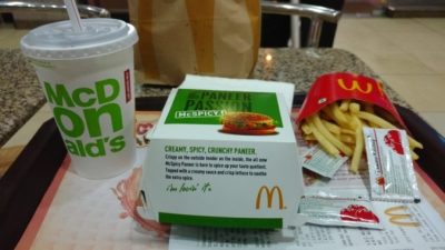 «Макдоналдс» и «Бургер Кинг» пообещали бесплатно кормить бригады скорой помощи