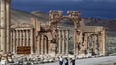 Боевики ИГИЛ взорвали в Пальмире Триумфальную арку