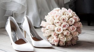 Невеста нашла последнее послание своей умершей мамы на своих свадебных туфлях