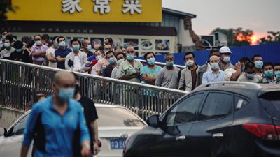 Эпидемию в Пекине «взяли под контроль»? Гонконгский вирусолог так не считает