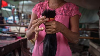 Партию товаров из человеческих волос, предположительно изготовленных в трудовых лагерях Китая, конфисковала таможня США