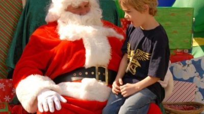 6-летний мальчик растрогал маму до слёз, попросив у Санта-Клауса время(?!)