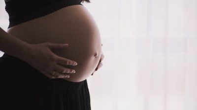 Скорбящая мама заявила, что аборт — это убийство, и показала фотографии 14-недельного выкидыша