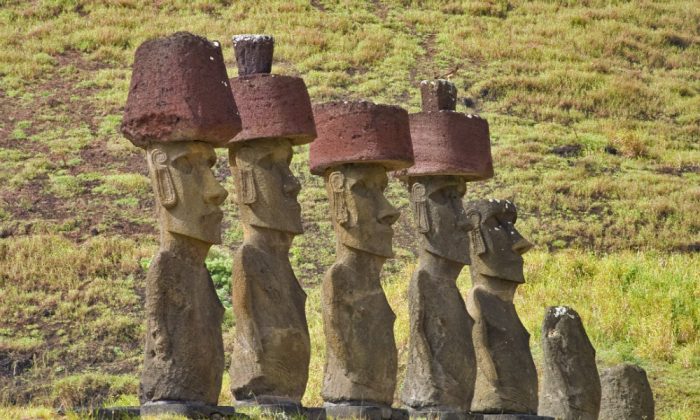 Статуи моаи острова Пасхи. (Кристиан Уилкинсон / iStock) | Epoch Times Россия