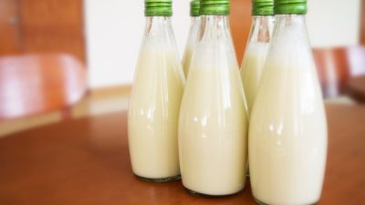 Учёные: употребление молока вредно