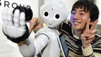 В томских школах появится робот-учитель