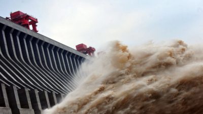 Разрушительные наводнения заставили китайцев задуматься о прочности своей крупнейшей плотины