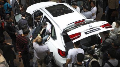 BMW уменьшила производство из-за спада продаж в Китае