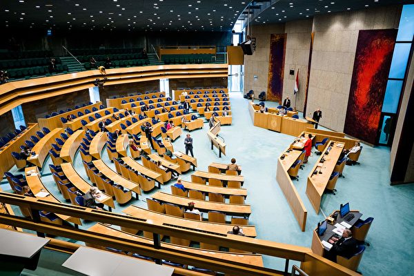 Зал пленарных заседаний во время первого еженедельного правительственного часа в парламенте Нидерландов, Гаага, Нидерланды, 19 мая 2020 года. BART MAAT/ANP/AFP via Getty Images | Epoch Times Россия