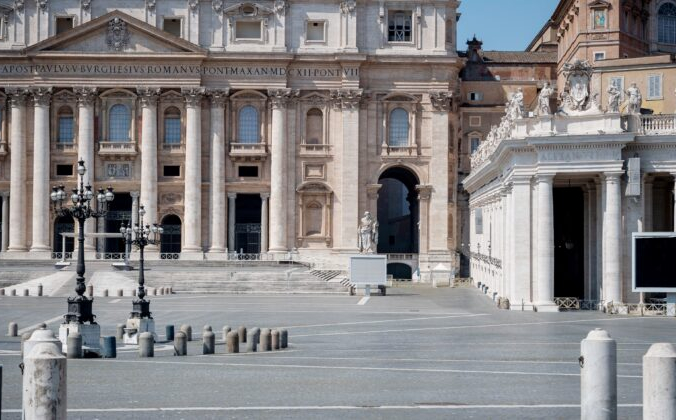 Общий вид площади Святого Петра, Ватикан, 12 апреля 2020 года. Antonio Masiello/Getty Images | Epoch Times Россия
