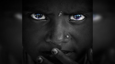 (Фото) Пронзительно-синие глаза представителей этого племени восхищают. Но причина такой аномалии — редкое заболевание