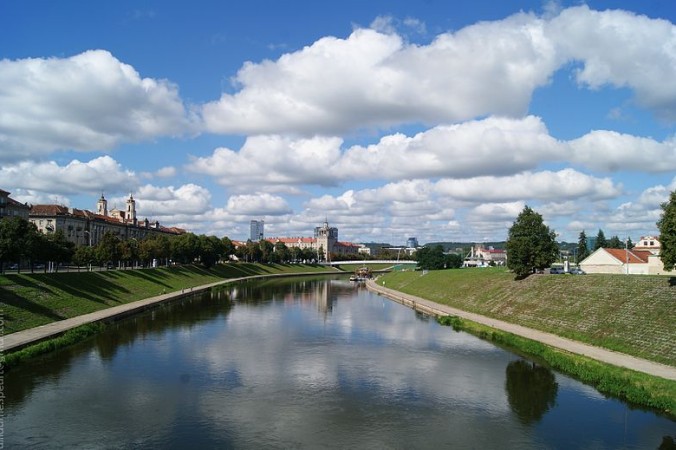 Вильнюс. Река Вилия. Фото: Guillaume Speurt/commons.wikimedia.org | Epoch Times Россия