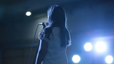 (Видео) Девочка-подросток поступила в 8 университетов. Её называют «музыкальным вундеркиндом»