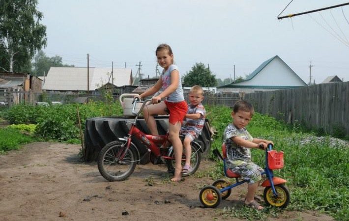 Братья 2-х и 3-х лет просидели одни в неотапливаемом доме 6 дней | Epoch Times Россия