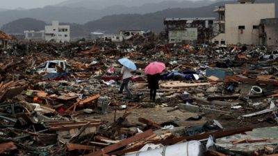 Угроза цунами после землетрясения в Японии отменена
