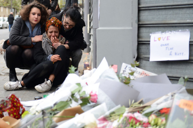Теракты в Париже унесли жизни 130 человек. Фото:  Antoine Antoniol/Getty Images) | Epoch Times Россия