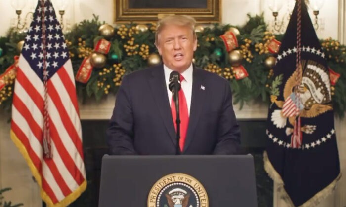 Президент Дональд Трамп в видеообращении 23 декабря 2020 г. (White House video screenshot) | Epoch Times Россия