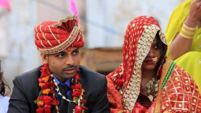 Индийская невеста поменяла жениха прямо на свадьбе