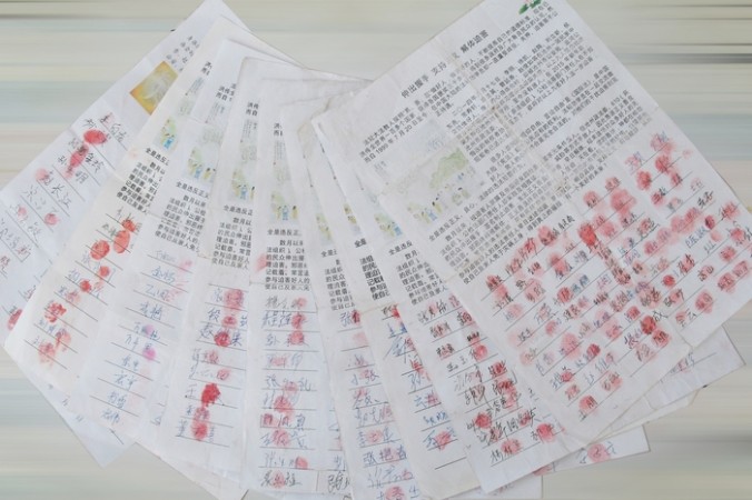 Часть подписей под петицией в защиту 9 арестованных в провинции Хэбэй сторонников Фалуньгун. Фото с minghui.org | Epoch Times Россия