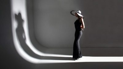 Роскошные вечерние платья представили на Неделе моды в Мадриде