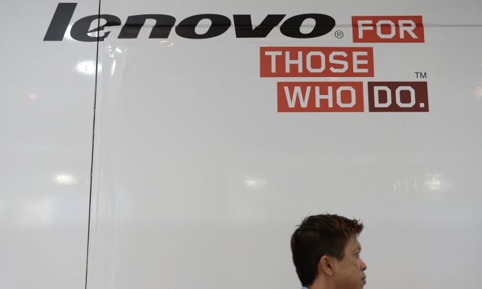 Реклама Lenovo в компьютерном центре в Гонконге, 14 августа 2014 г. (Dale de la Rey / AFP / Getty Images) | Epoch Times Россия