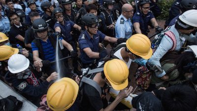 Гонконгцы потеряли доверие к полиции