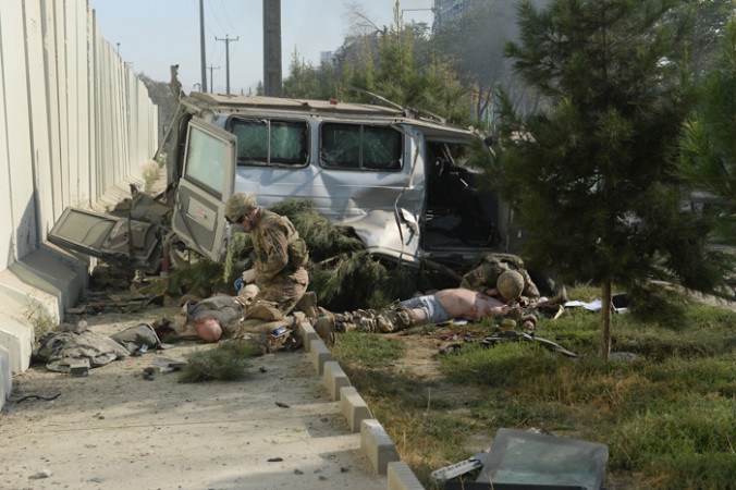 В Кабуле 16 августа рядом с американским посольством прогремел взрыв. Фото: SHAH MARAI/AFP/Getty Images | Epoch Times Россия