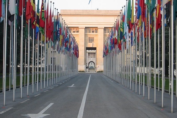 Флаги перед зданием ООН в Женеве. Фото: Yann/wikipedia.org/CC BY-SA 3.0 | Epoch Times Россия