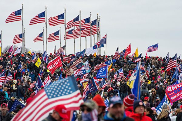 Тысячи сторонников президента США Трампа собираются на Национальной аллее для митинга в Вашингтоне, округ Колумбия, 6 января 2021 года. JOSEPH PREZIOSO/AFP via Getty Images | Epoch Times Россия