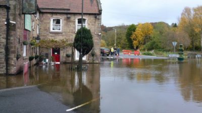 400 лет жители английской деревушки страдали от наводнений. Причина крылась в истории графства