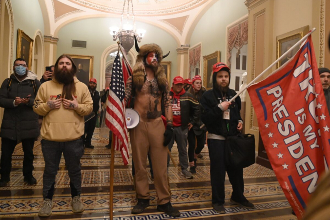 Группа протестующих входит в Капитолий США в Вашингтоне 6 января 2021 года. Saul Loeb/AFP via Getty Images | Epoch Times Россия