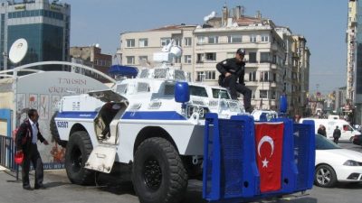 В Турции бутылки с зажигательной смесью будут считаться оружием