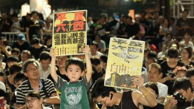 Гонконгцы почтили память жертв бойни на Тяньаньмэнь