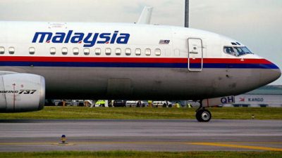 Малазийский «Боинг» совершил аварийную посадку сразу после взлёта