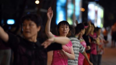 В Китае подстрелили «танцующую бабульку» из пневматического ружья