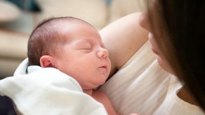 Материнское молоко влияет на поведение ребёнка