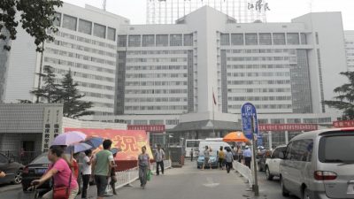 За смертью больного раком китайского студента стоит медицинский синдикат, связанный с бывшим лидером Китая